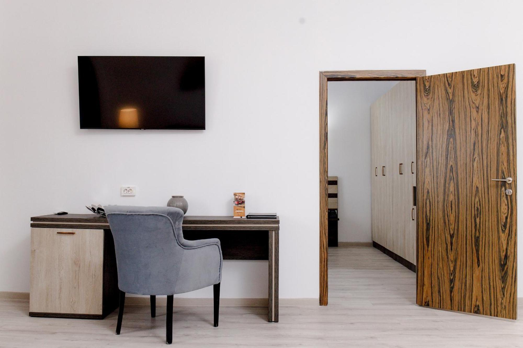 Отель Infinity Plaza Block 1 Атырау Экстерьер фото