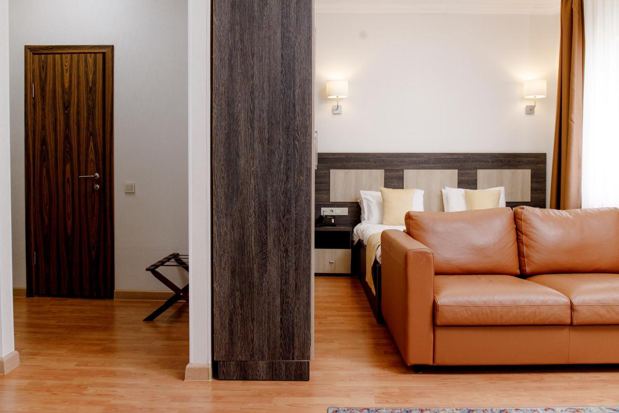Отель Infinity Plaza Block 1 Атырау Экстерьер фото